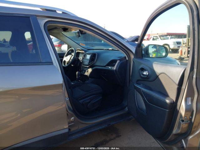 Jeep Cherokee Latitude Fwd Image 4