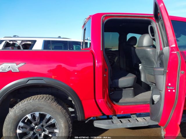 Nissan Titan Pro-4x 4x4 Image 10