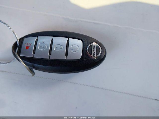 Nissan Titan Pro-4x 4x4 Image 15