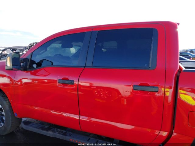 Nissan Titan Pro-4x 4x4 Image 5