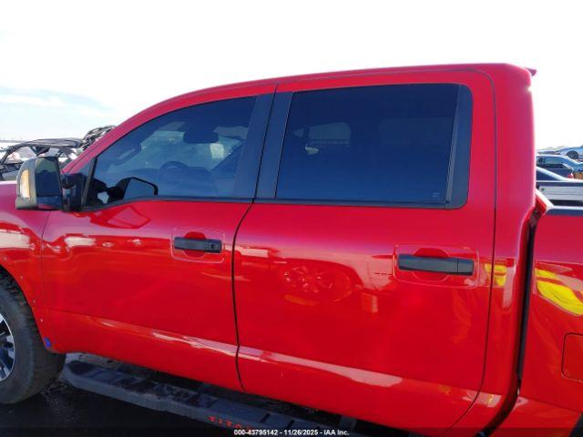 Nissan Titan Pro-4x 4x4 Image 5