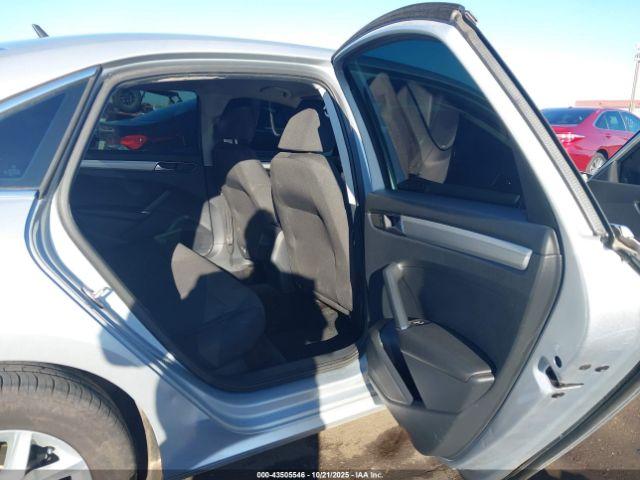 Volkswagen Passat 1.8t S Image 10