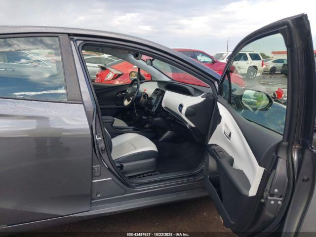 Toyota Prius Image 13