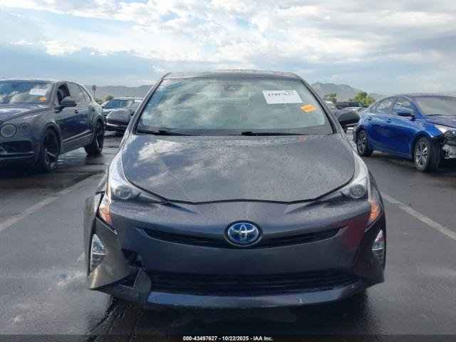 Toyota Prius Image 10