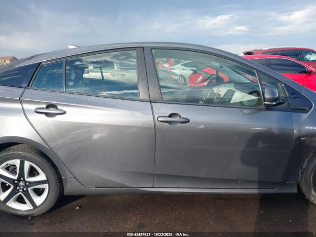 Toyota Prius Image 15