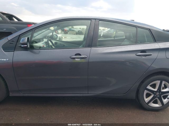 Toyota Prius Image 11