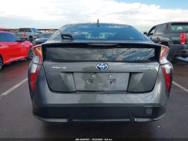 Toyota Prius Image 16