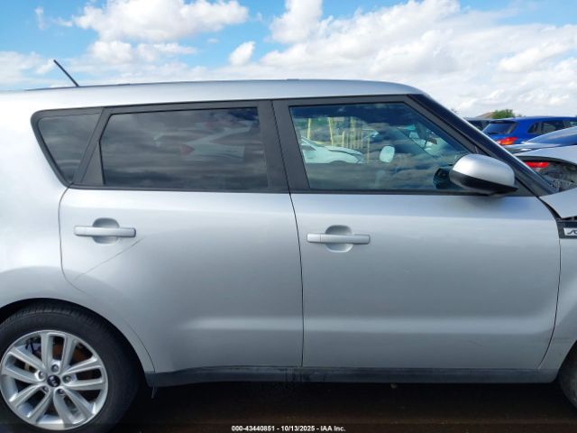 Kia Soul + Image 18