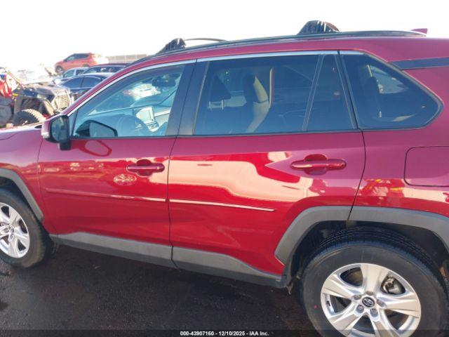 Toyota RAV4 Xle Image 13