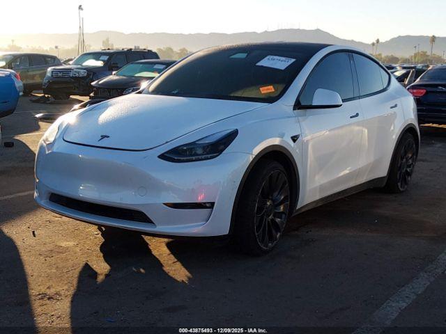 Tesla Model Y Performance Dual Motor All-wheel Drive Image 5