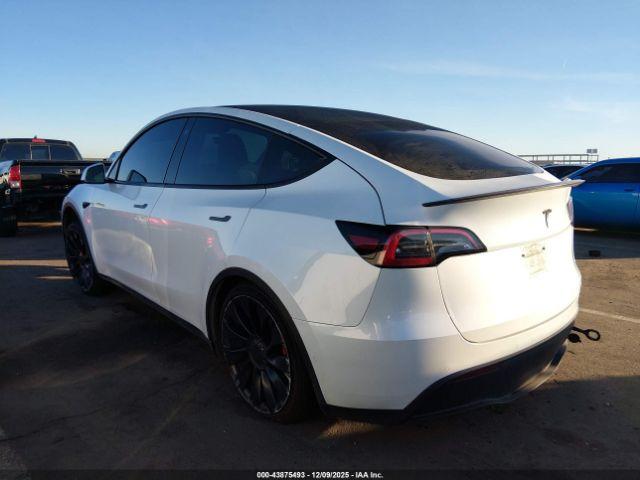 Tesla Model Y Performance Dual Motor All-wheel Drive Image 3