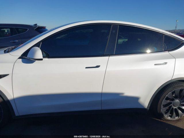 Tesla Model Y Performance Dual Motor All-wheel Drive Image 15