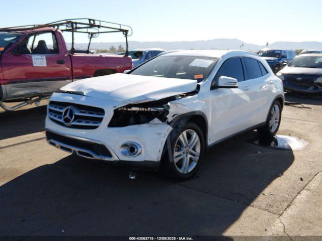 Mercedes-Benz GLA Image 14