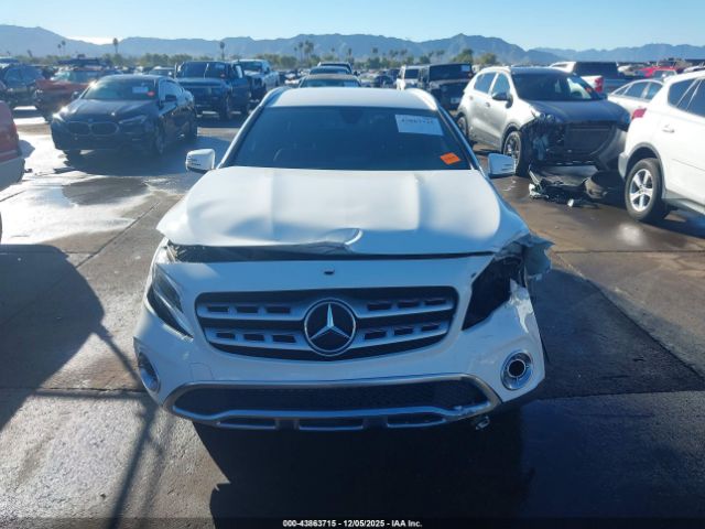 Mercedes-Benz GLA Image 10