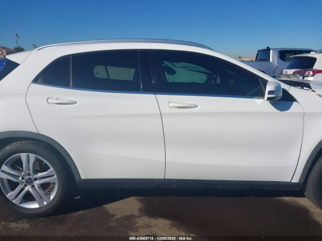 Mercedes-Benz GLA Image 8