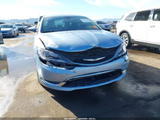 Chrysler 200 Limited Image 4