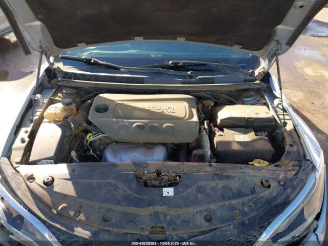 Chrysler 200 Limited Image 8