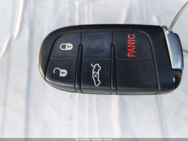 Chrysler 200 Limited Image 16