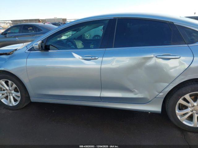 Chrysler 200 Limited Image 13