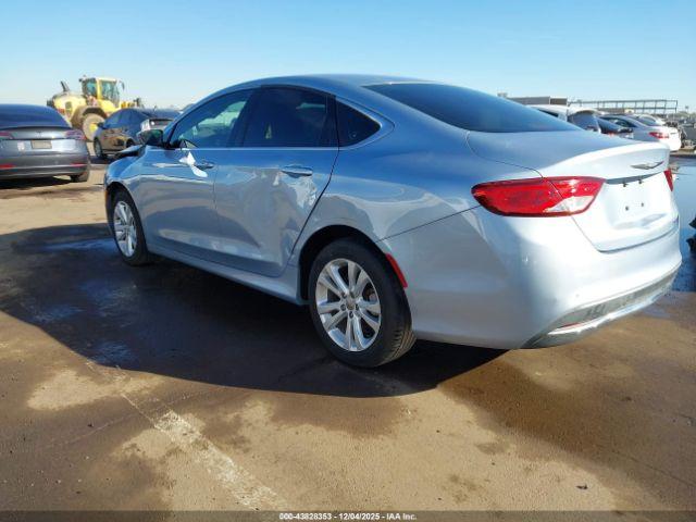 Chrysler 200 Limited Image 17