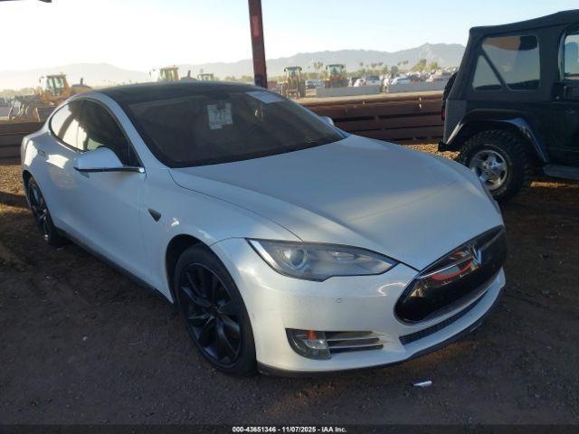 Tesla Model S Image 8