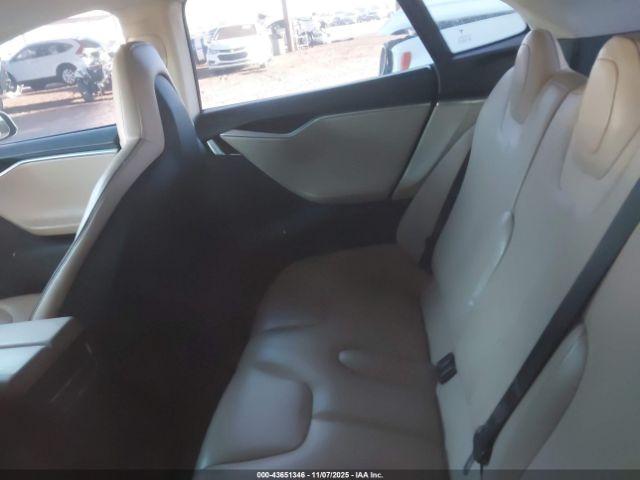 Tesla Model S Image 11