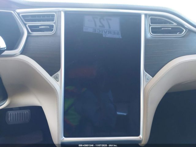 Tesla Model S Image 12