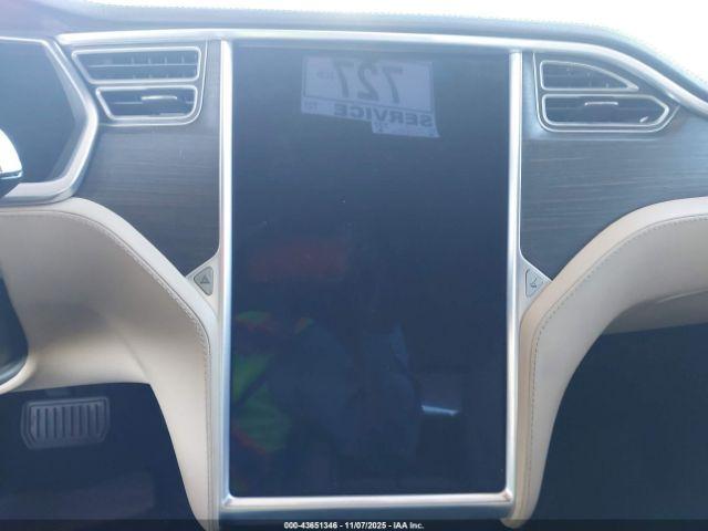 Tesla Model S Image 12