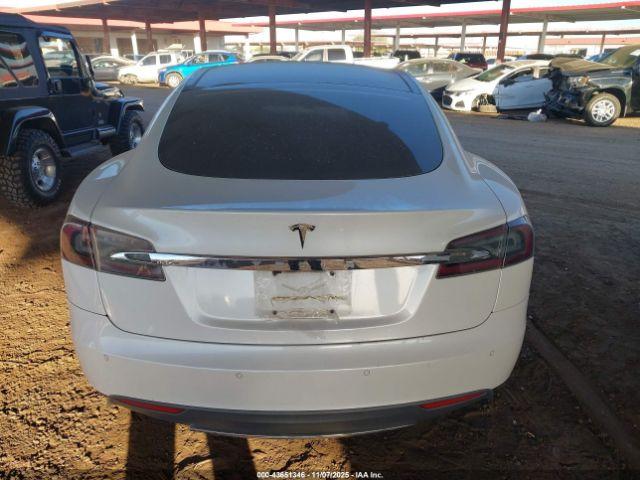 Tesla Model S Image 16