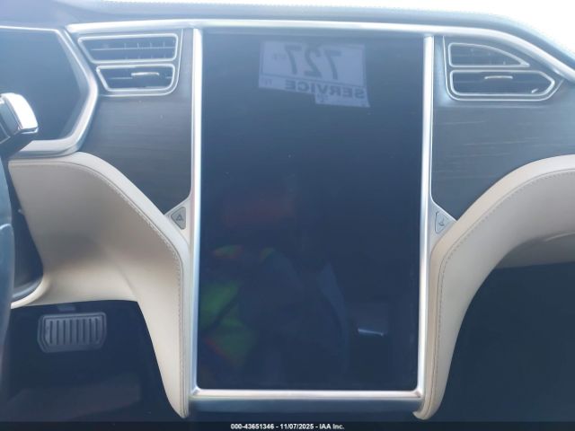 Tesla Model S Image 2