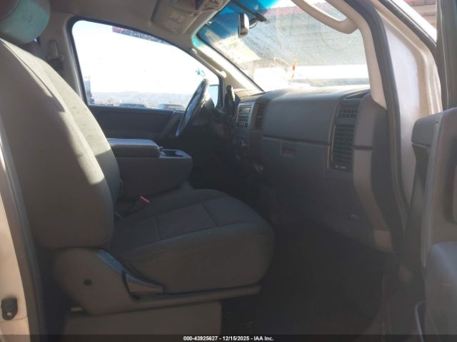 Nissan Titan Se Image 7