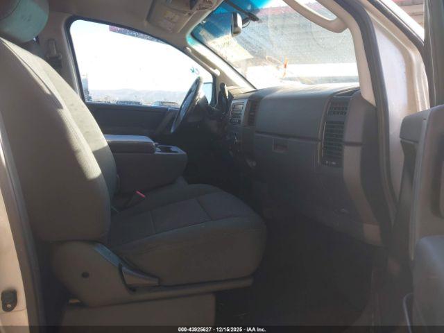 Nissan Titan Se Image 7