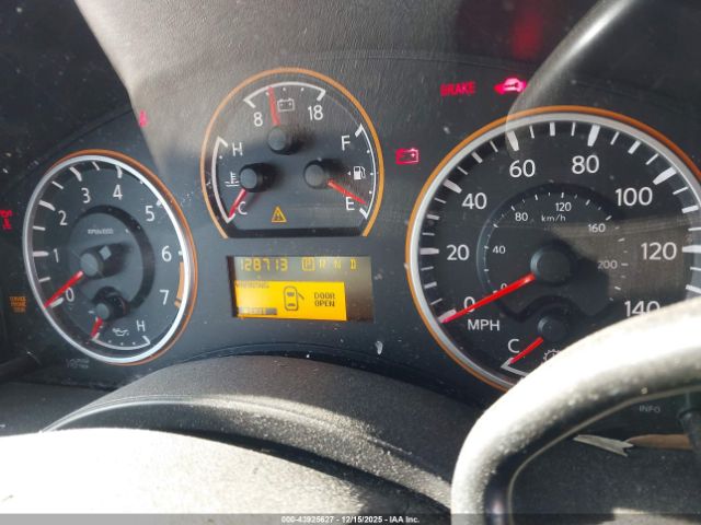 Nissan Titan Se Image 10