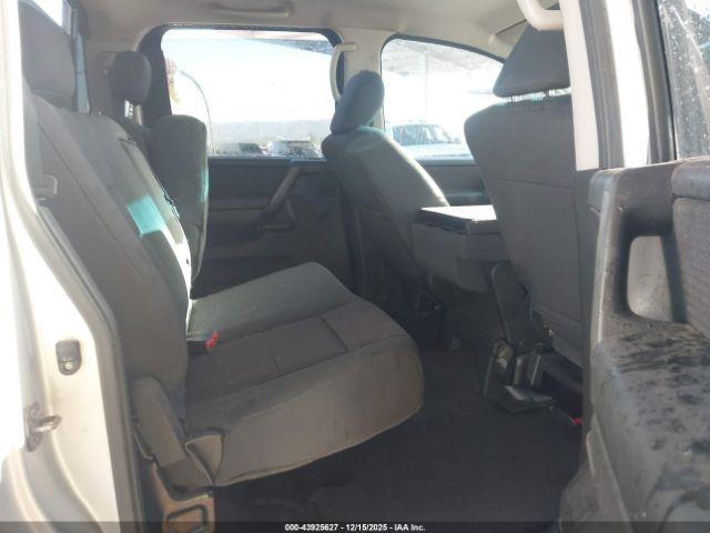 Nissan Titan Se Image 6