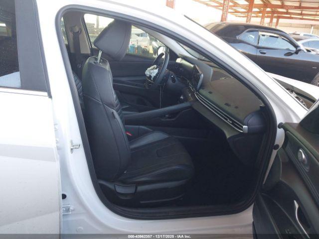 Hyundai ELANTRA Limited Image 3