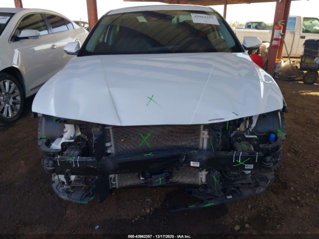 Hyundai ELANTRA Limited Image 5