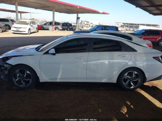 Hyundai ELANTRA Limited Image 14