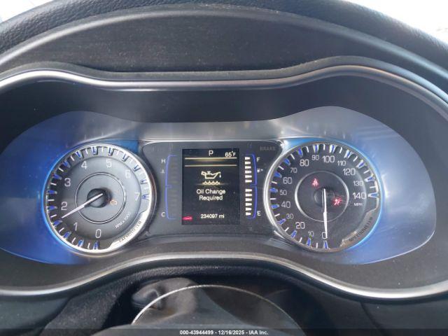 Chrysler 200 Touring Image 15