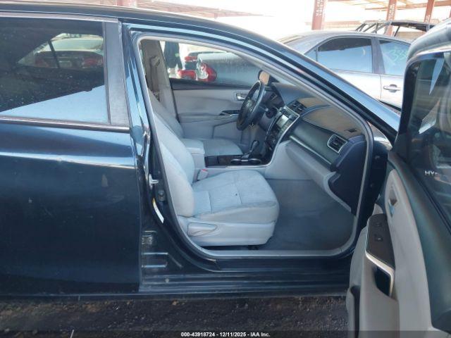 Toyota Camry Le Image 6