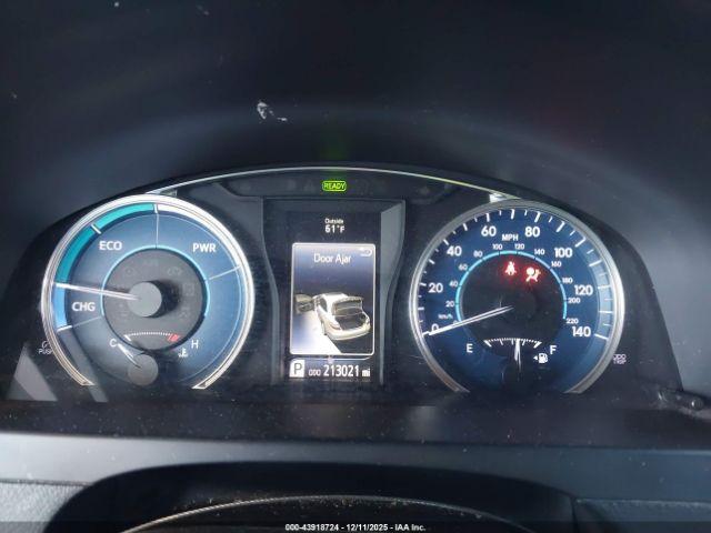 Toyota Camry Le Image 7