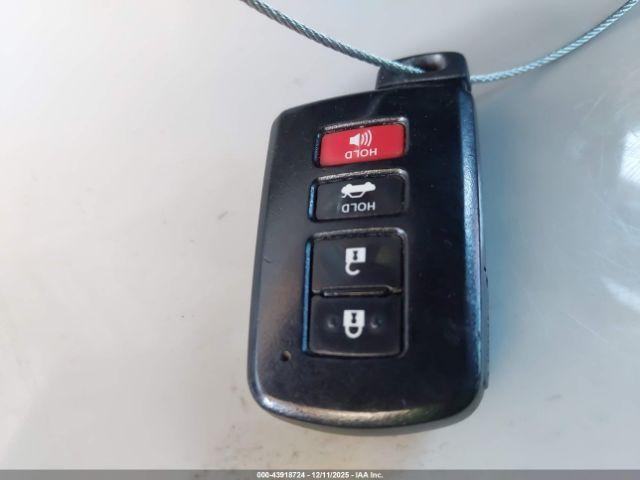 Toyota Camry Le Image 5