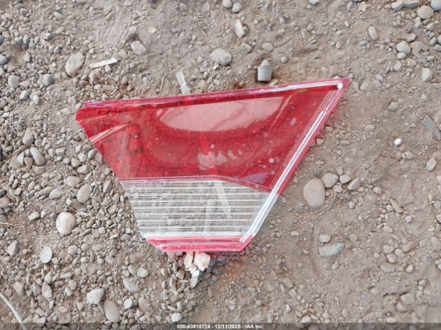 Toyota Camry Le Image 2