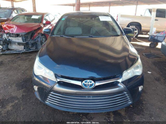 Toyota Camry Le Image 13