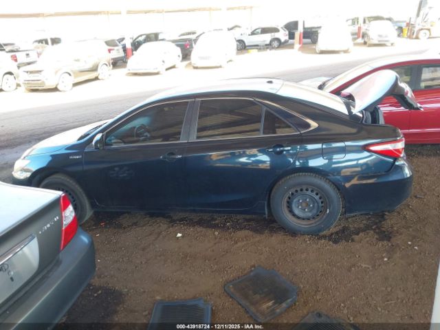 Toyota Camry Le Image 10