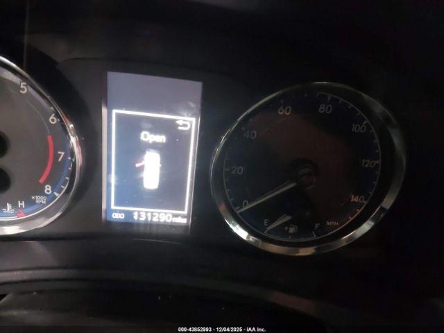 Toyota Corolla Se Image 4