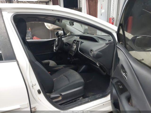 Toyota Prius Two Image 5