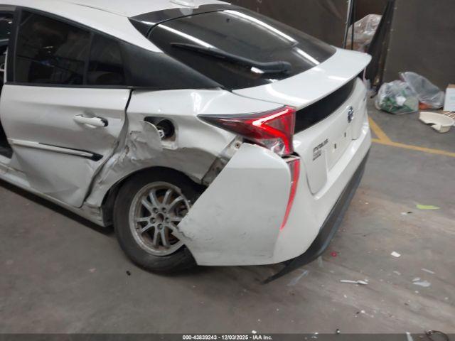 Toyota Prius Two Image 6