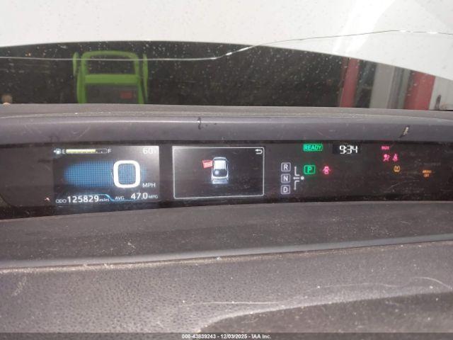 Toyota Prius Two Image 11