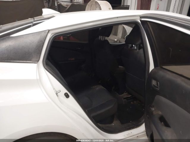 Toyota Prius Two Image 10