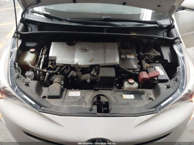 Toyota Prius Two Image 7